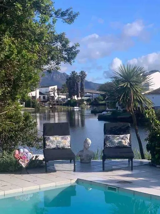 Waterfront Villa With Pedelo Kapstadt